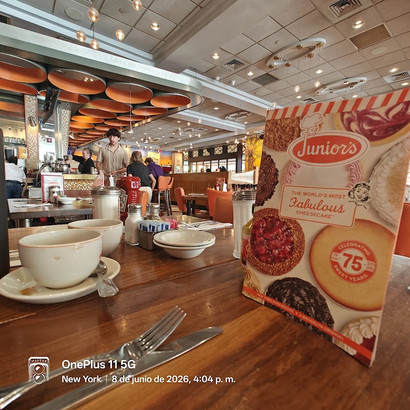 Junior's Restaurant & Bakery